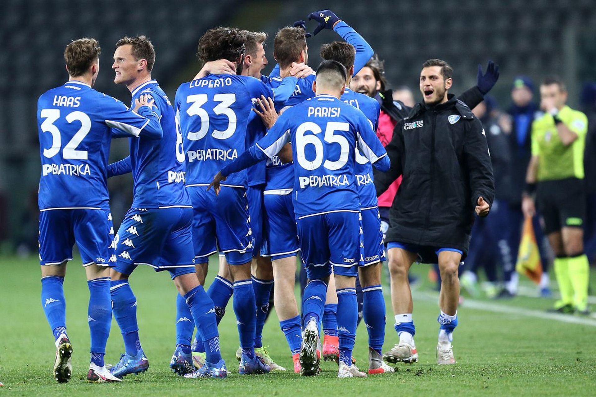 一组视觉冲击力很强的名片设计