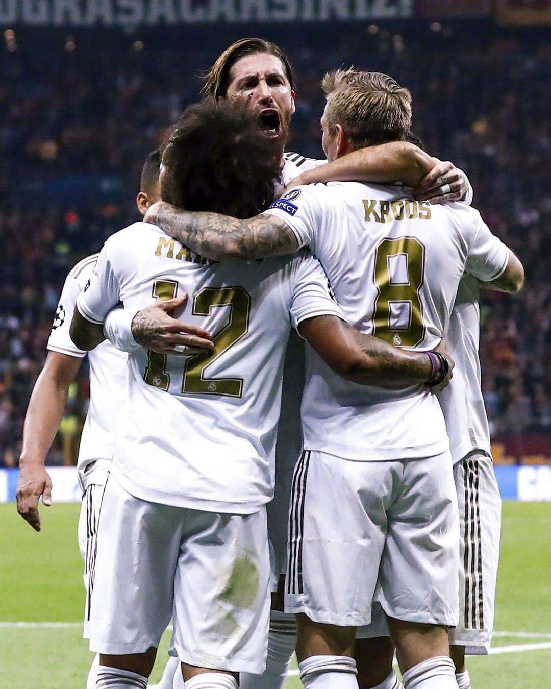 精华眼部护理液海报设计_新品眼霜海报设计公司